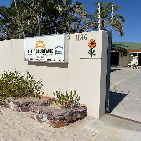 Ry Courtyard Hotel Oshakati Exterior foto