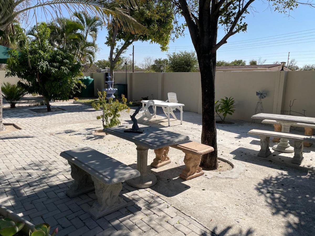 Ry Courtyard Hotel Oshakati Exterior foto
