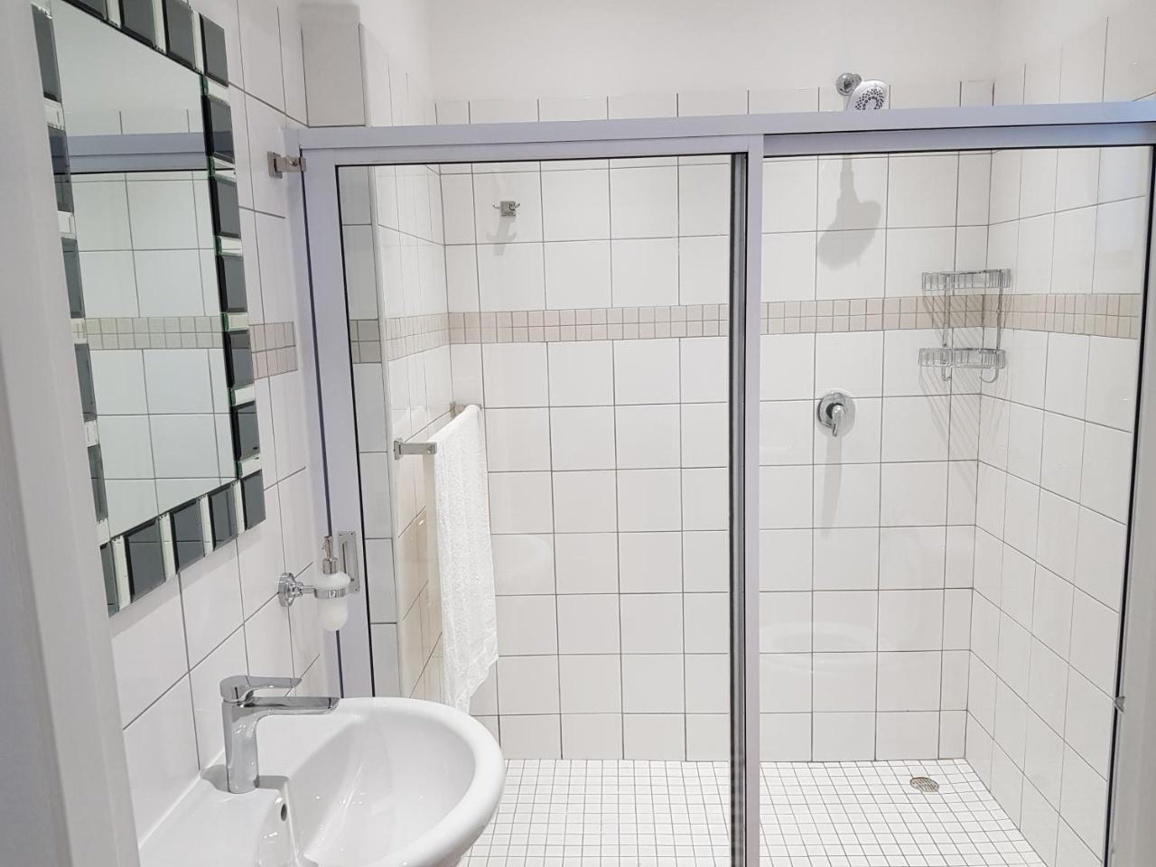 Ry Courtyard Hotel Oshakati Quarto foto