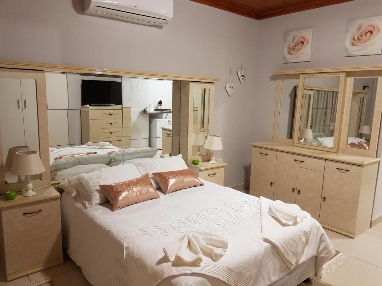 Ry Courtyard Hotel Oshakati Exterior foto